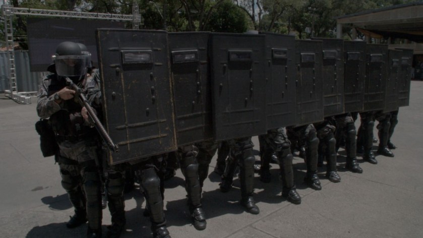 POR-TRÁS-DA-LINHA-DE-ESCUDOS_Crédito-Divulgação-2-1024x576